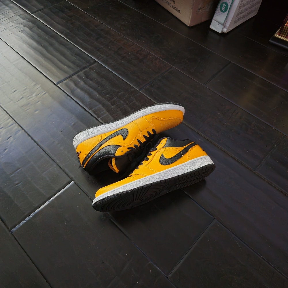 Nike Air Jordan 1 Low Retro - University Gold